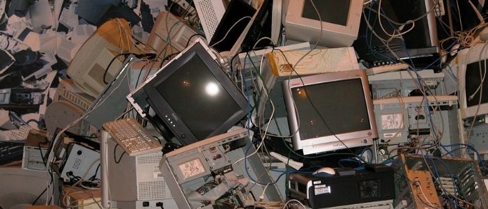 古いパソコンのイメージ